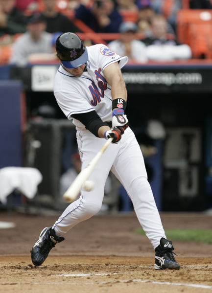 MikePiazza78100460_Braves_v_Mets.jpg